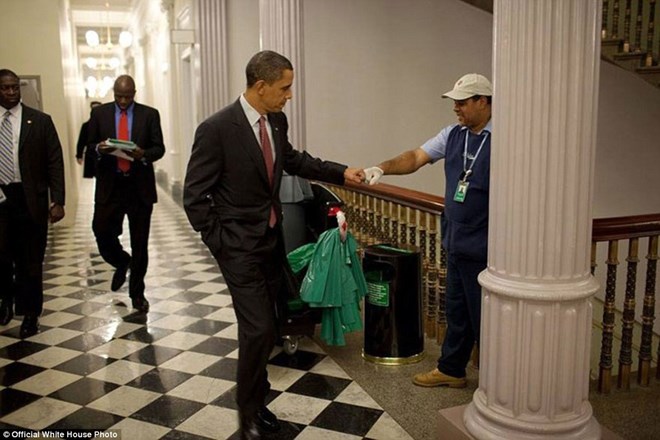 Những hình ảnh sẽ đi vào lịch sử của Tổng thống Obama