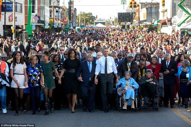 Những hình ảnh sẽ đi vào lịch sử của Tổng thống Obama