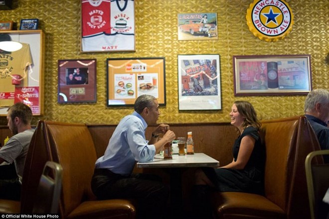 Những hình ảnh sẽ đi vào lịch sử của Tổng thống Obama