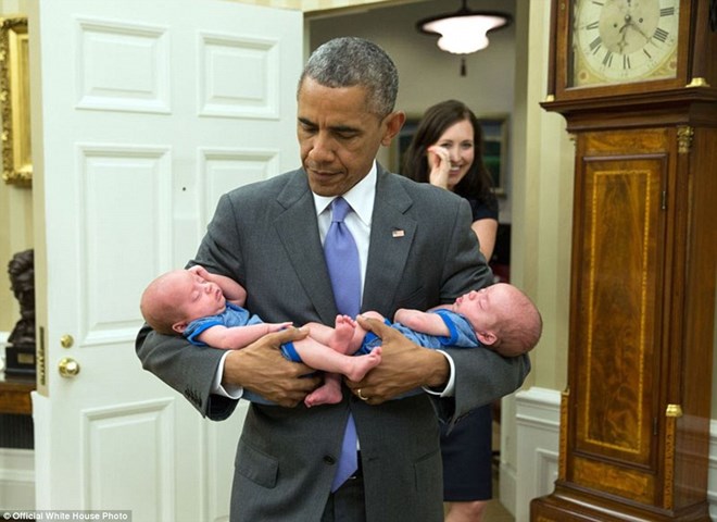 Những hình ảnh sẽ đi vào lịch sử của Tổng thống Obama