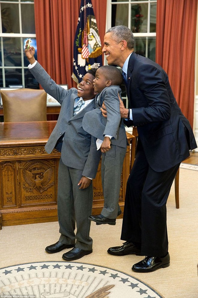 Những hình ảnh sẽ đi vào lịch sử của Tổng thống Obama