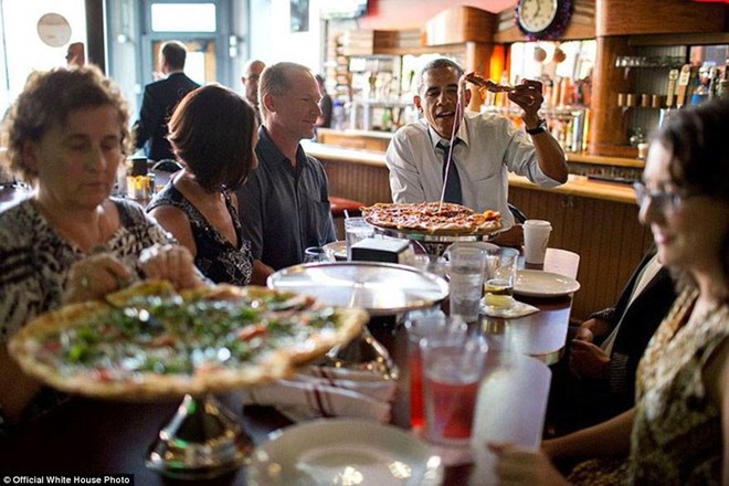 Những hình ảnh sẽ đi vào lịch sử của Tổng thống Obama
