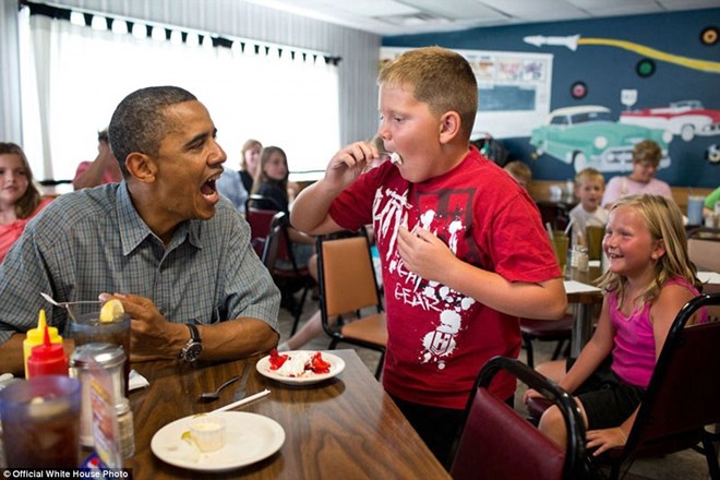 Những hình ảnh sẽ đi vào lịch sử của Tổng thống Obama