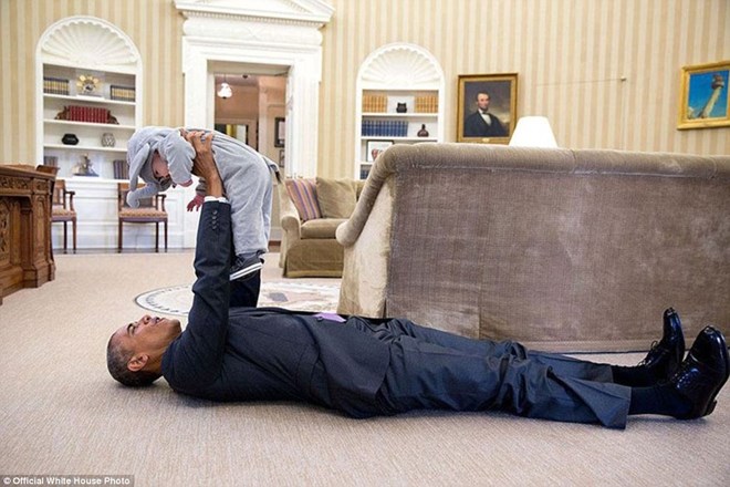 Những hình ảnh sẽ đi vào lịch sử của Tổng thống Obama