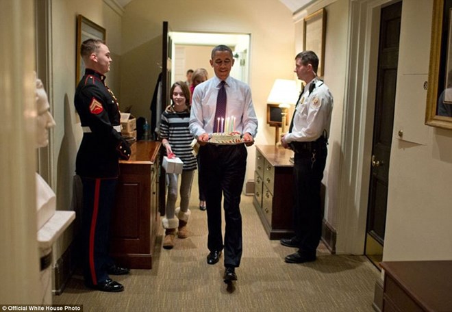 Những hình ảnh sẽ đi vào lịch sử của Tổng thống Obama