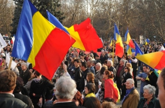 Tại thủ đô Kisinhev Moldova hàng ngàn người xuống phố biểu tình phản đối Dodon trúng cử và đòi bầu cử vòng ba