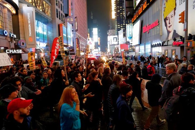 New York Time “mách” người Mỹ cách đối phó với nỗi sợ Donald Trump