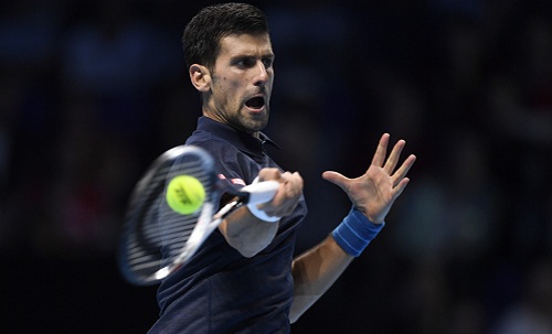 Djokovic đánh bại Raonic, vào bán kết World Tour Finals