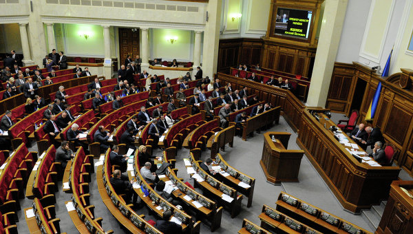 Quốc hội Ukraine khẩn cấp thông qua dự luật của Tổng thống Porosenko về bảo vệ người gửi tiền tiết kiệm