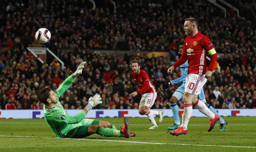 Rooney lập kỷ lục, Man Utd đè bẹp Feyenoord