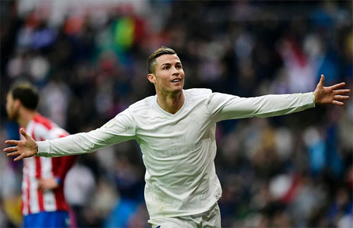 Ronaldo ghi cả hai bàn, Real vượt trước bảy điểm so với Barca