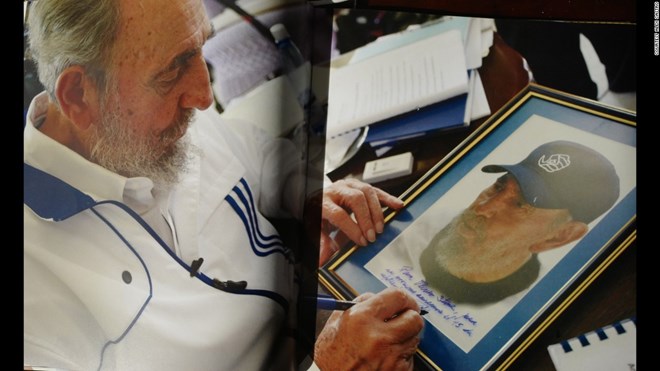 Hình ảnh cuối đời của cố Chủ tịch Fidel Castro qua ống kính con trai
