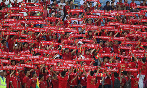 Vé dự bán kết AFF Cup và cách làm bóng đá mạnh dạn ở Myanmar