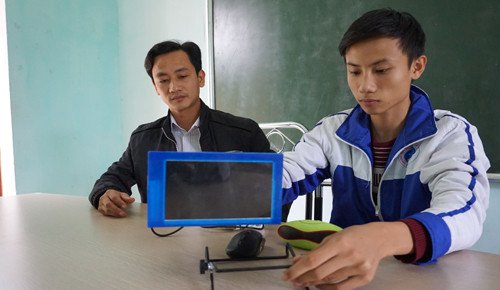 Nam sinh sáng chế máy chống ngủ gật cho các tài xế