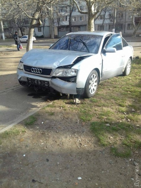 Tại Odessa ba kẻ lạ mặt nổ súng bắn người. Nạn nhân cố đuổi kẻ thù bằng chiếc Audi và gây tai nạn giao thông