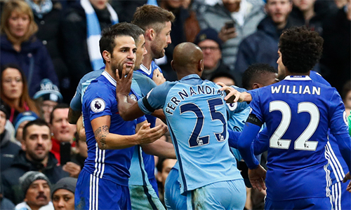 Aguero bị treo giò bốn trận vì cú đạp David Luiz