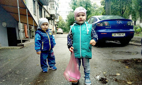 Mẹ đi chơi với người yêu, con 23 tháng tuổi chết đói ở Ukraine
