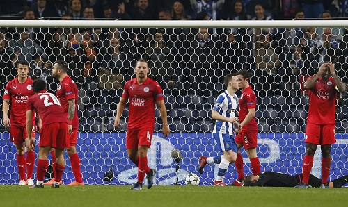 Leicester thua trận đầu tiên ở Champions League