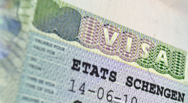 Liên minh châu Âu đạt thỏa thuận cơ chế ngừng chế độ miễn thị thực