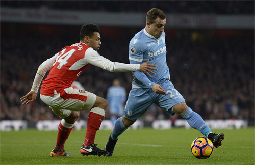 Chiến thắng ngược dòng đưa Arsenal lên đầu bảng Ngoại hạng Anh