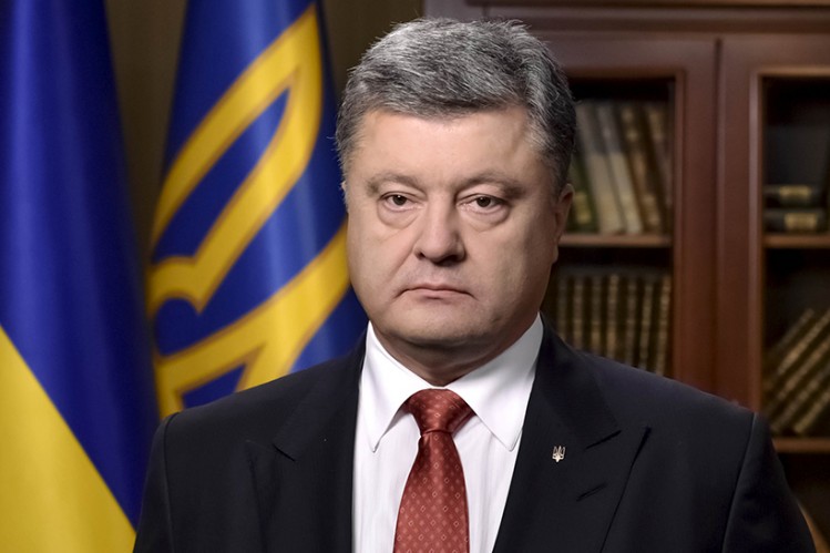 Năm 2016 Tổng thống Poroshenko ký lệnh cấp quyền công dân Ukraine cho 658 người nước ngoài
