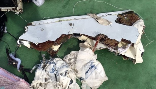 Phát hiện chất nổ trong thi thể nạn nhân máy bay Ai Cập rơi ở Địa Trung Hải