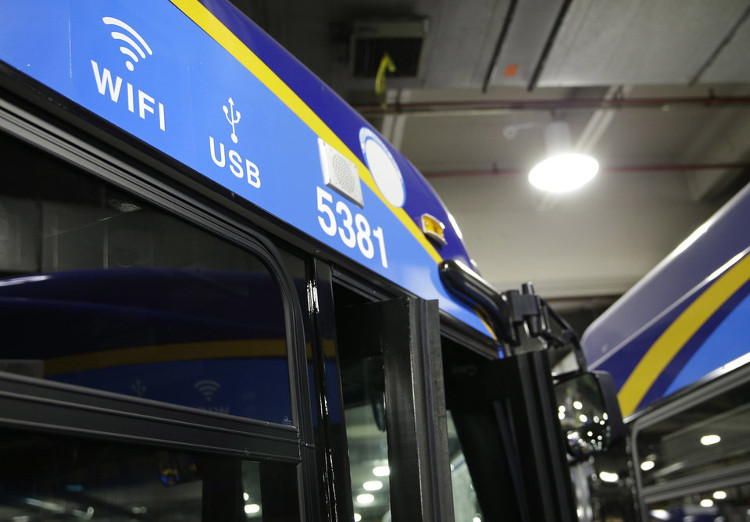 Choáng với siêu xe bus công nghệ cao ở New York