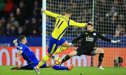 Leicester bại trận, tụt xuống gần nhóm cầm đèn đỏ