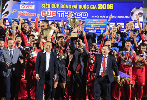 Quảng Ninh đánh bại CLB Hà Nội, giành Siêu Cup Quốc gia 2016