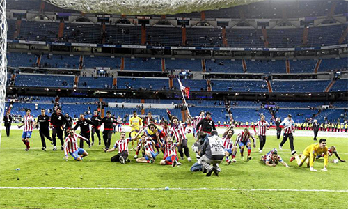 Chính quyền Madrid 'đề nghị' Atletico mượn Bernabeu làm sân nhà