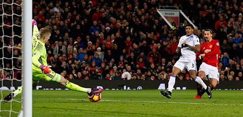 Mourinho: 'Ibrahimovic là cầu thủ săn bàn tốt nhất thế giới'