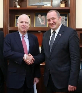 McCain ủng hộ Gruzia gia nhập NATO