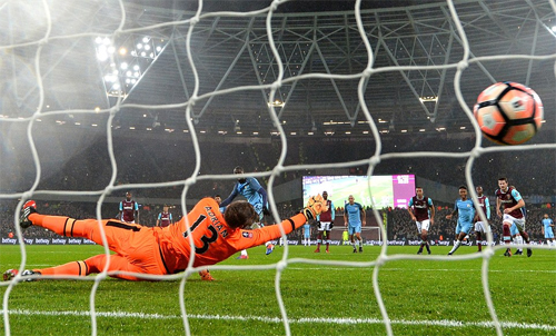 Man City giành chiến thắng năm sao ở FA Cup