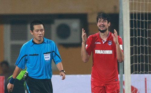 Những sự cố trong ngày V-League khởi tranh
