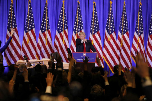 Cuộc họp báo đầu tiên của ông Trump “gây bão” trên mạng xã hội