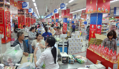 Siêu thị 'cháy hàng' hạt dưa, mứt ngày cận Tết