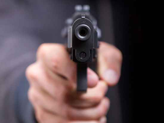 Tại Dnhepr một doanh nhân có bảo vệ hộ tống bị cướp tấn công và bị giết hại bằng súng tiểu liên