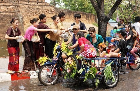 Người châu Á và phong tục đón tết cổ truyền