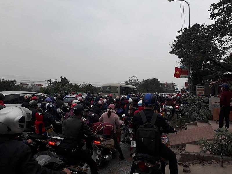 Tắc không thấy lối về Hà Nội chiều mùng 5 Tết