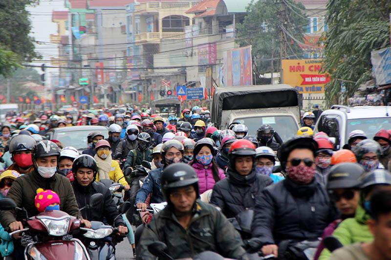 Tắc không thấy lối về Hà Nội chiều mùng 5 Tết
