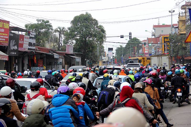 Tắc không thấy lối về Hà Nội chiều mùng 5 Tết