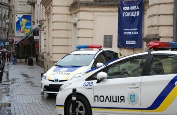 Tại Odessa cảnh sát bắt toán cướp sử dụng trang phục của cảnh sát, trấn cướp người đi đường