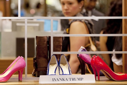 Hàng loạt công ty thôi làm ăn với gia đình ông Trump