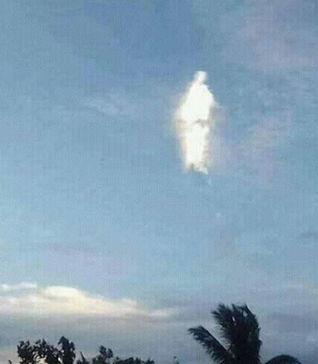 Đám mây tỏa hào quang hình Đức mẹ Mary gây tranh cãi