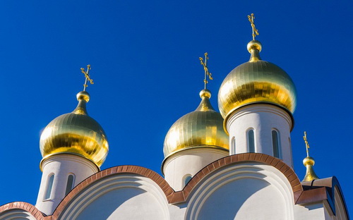 Tại ngoại ô tỉnh Odessa, cha cố sống trong nhà thờ bị những kẻ cướp tấn công