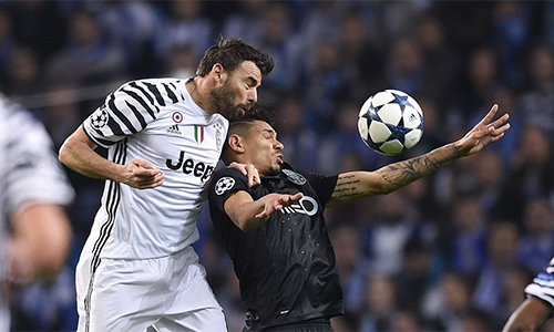 Ghi hai bàn trong hai phút, Juventus mở toang cửa vào tứ kết