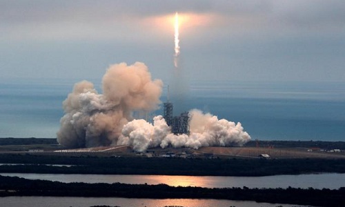Tên lửa SpaceX tiếp đất thành công từ vũ trụ