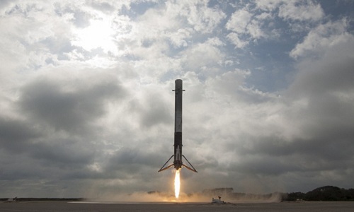 Tên lửa SpaceX tiếp đất thành công từ vũ trụ