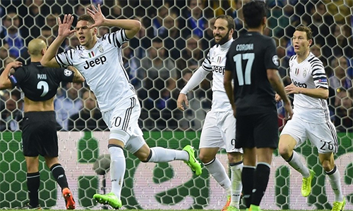 Ghi hai bàn trong hai phút, Juventus mở toang cửa vào tứ kết