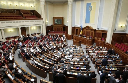 Tình hình tại Quốc hội Ukraine không bình yên: Các đại biểu quốc hội phong tỏa bục phát biểu